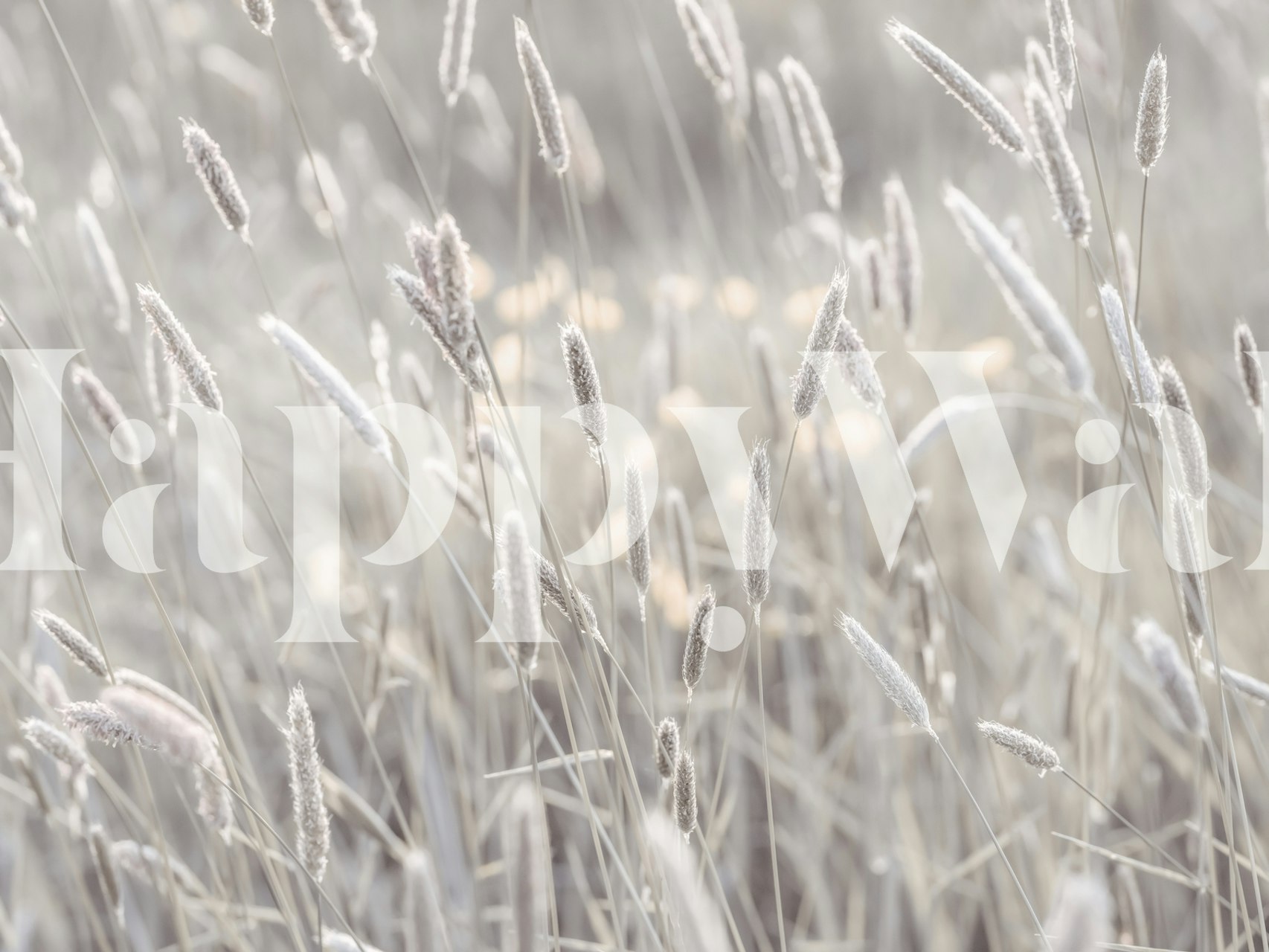 Meadow's Bliss veggmaleri med myke grå og off-white nyanser, som viser rolige engbilder