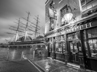 Cutty Sark and the Gipsy Moth pub tapete