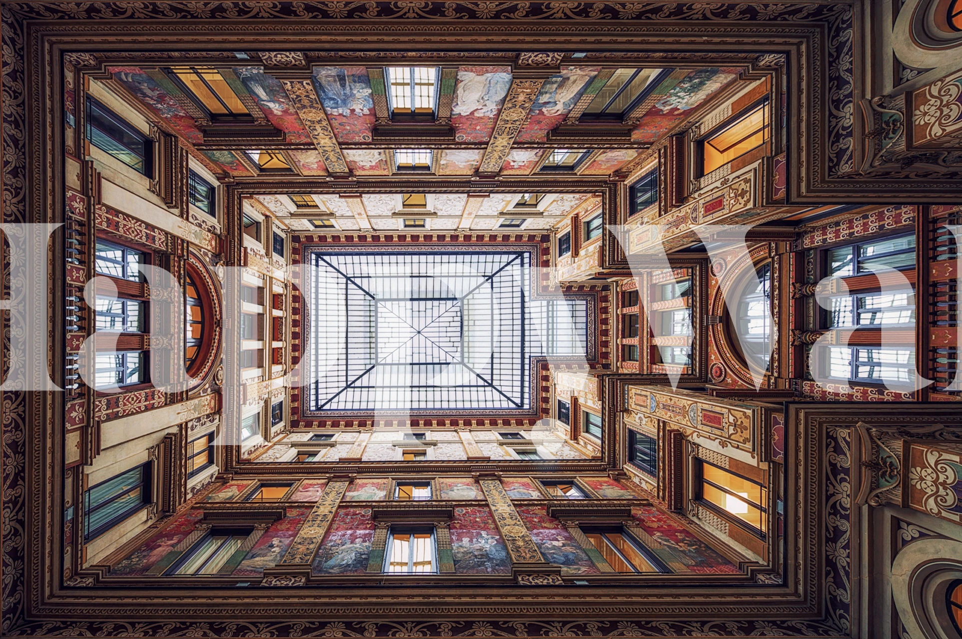 Galleria Sciarra Rome, fresque murale au plafond capturant l'art et l'architecture de la Renaissance.