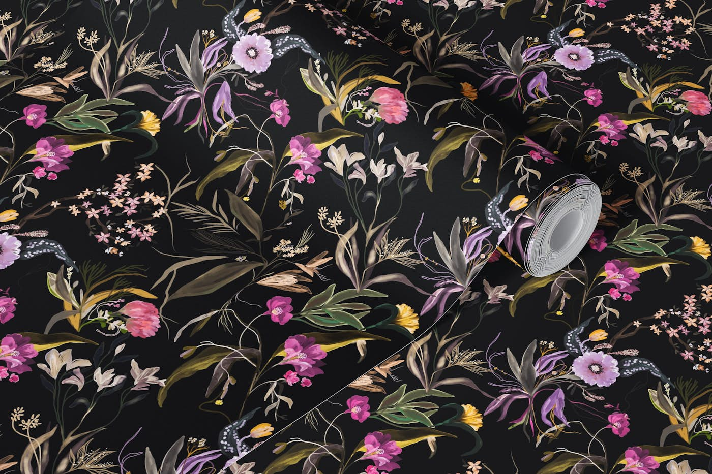 Romanesque florals wallpaper roll