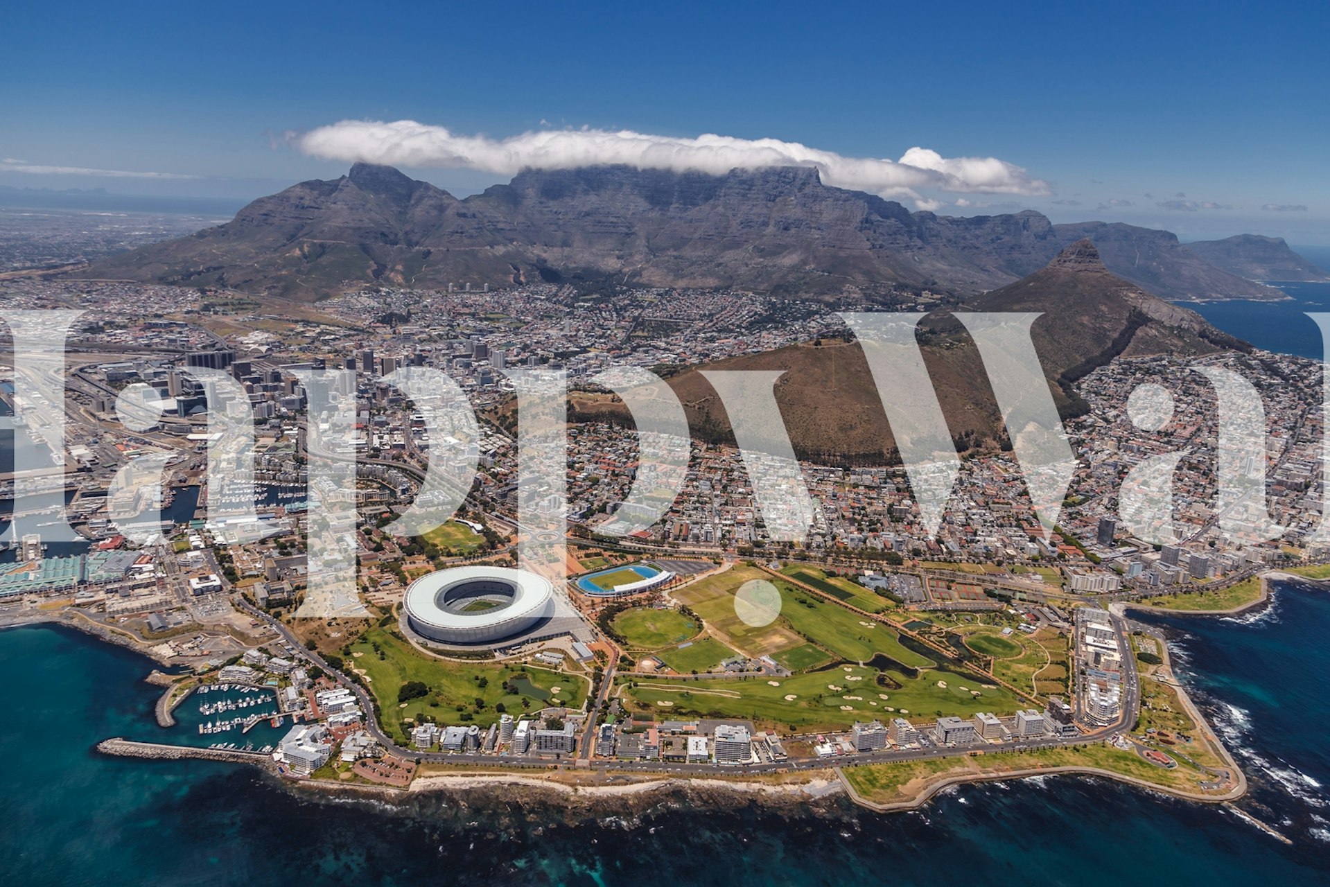 Widok z lotu ptaka na fototapetę Kapsztad z Górą Stołową w tle