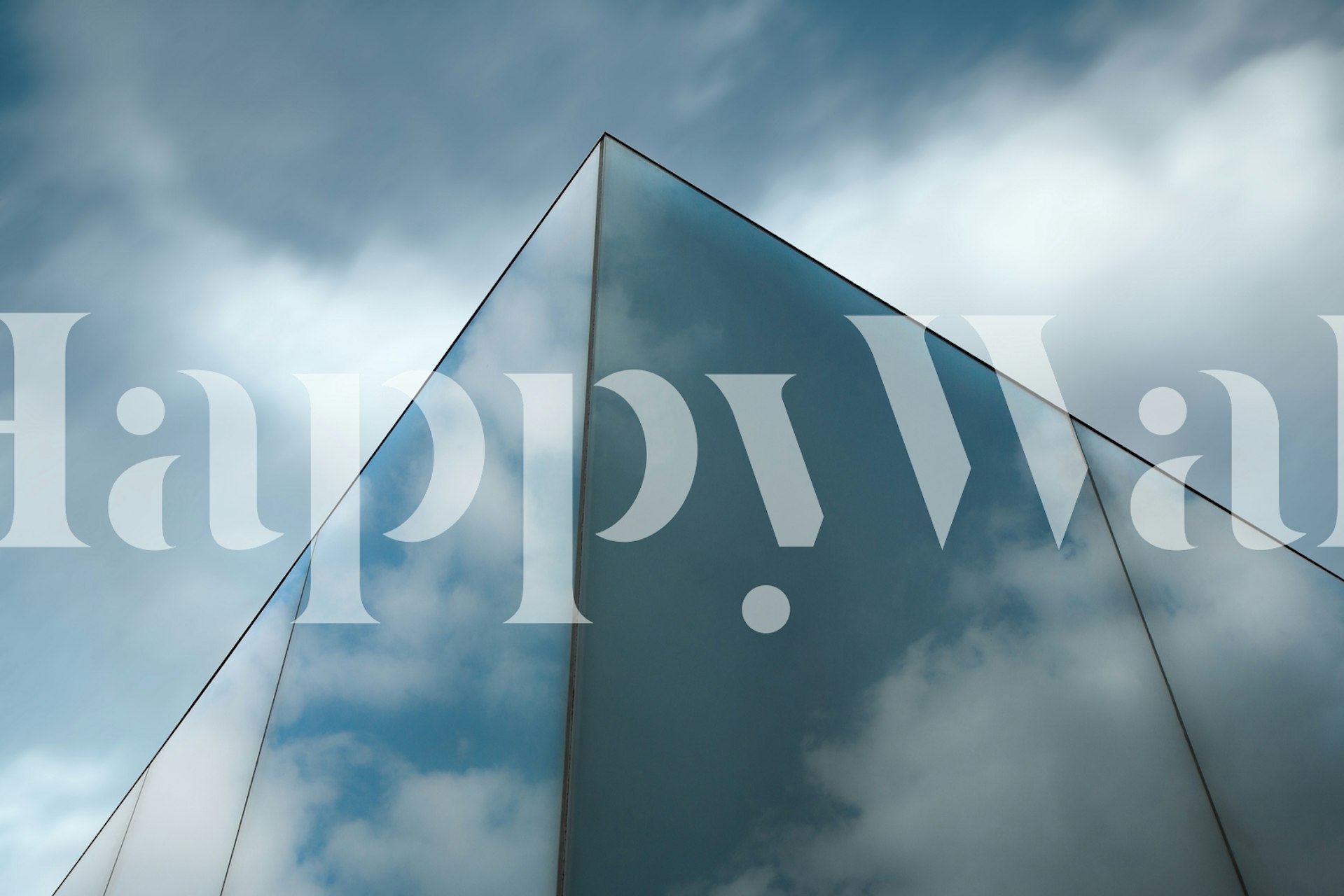 Fotobehang met weerspiegeling van de lucht op een gepolijst oppervlak, waardoor een rustige illusie ontstaat