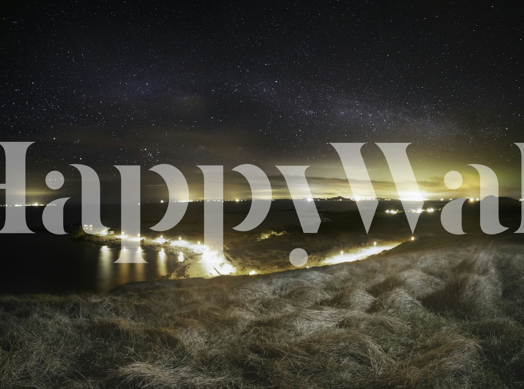 Nachtelijk landschap met fonkelende sterren boven een rustig stadje