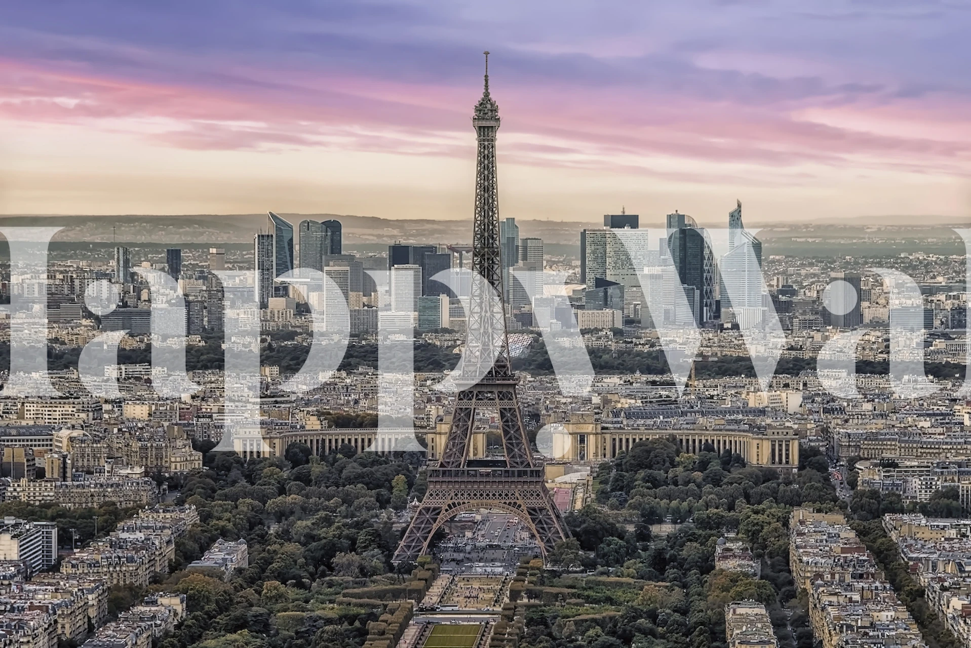 Pink sunset v Paříži s Eiffelovou věží