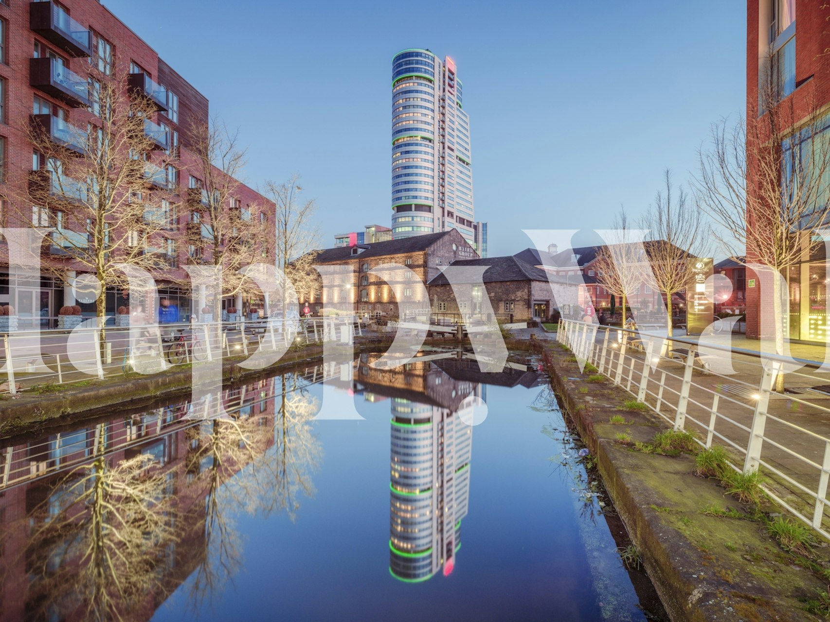 Leeds' Reflective Charm tapeta v pokoji