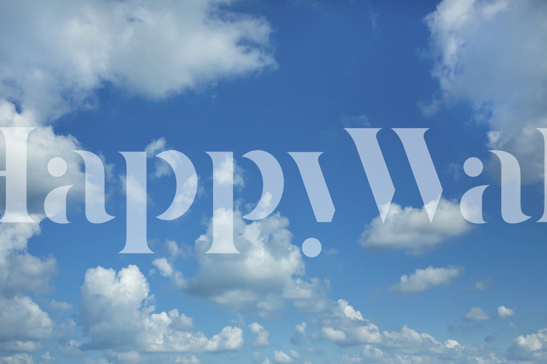 Uspokajające letnie niebo z puszystymi białymi chmurami fototapeta