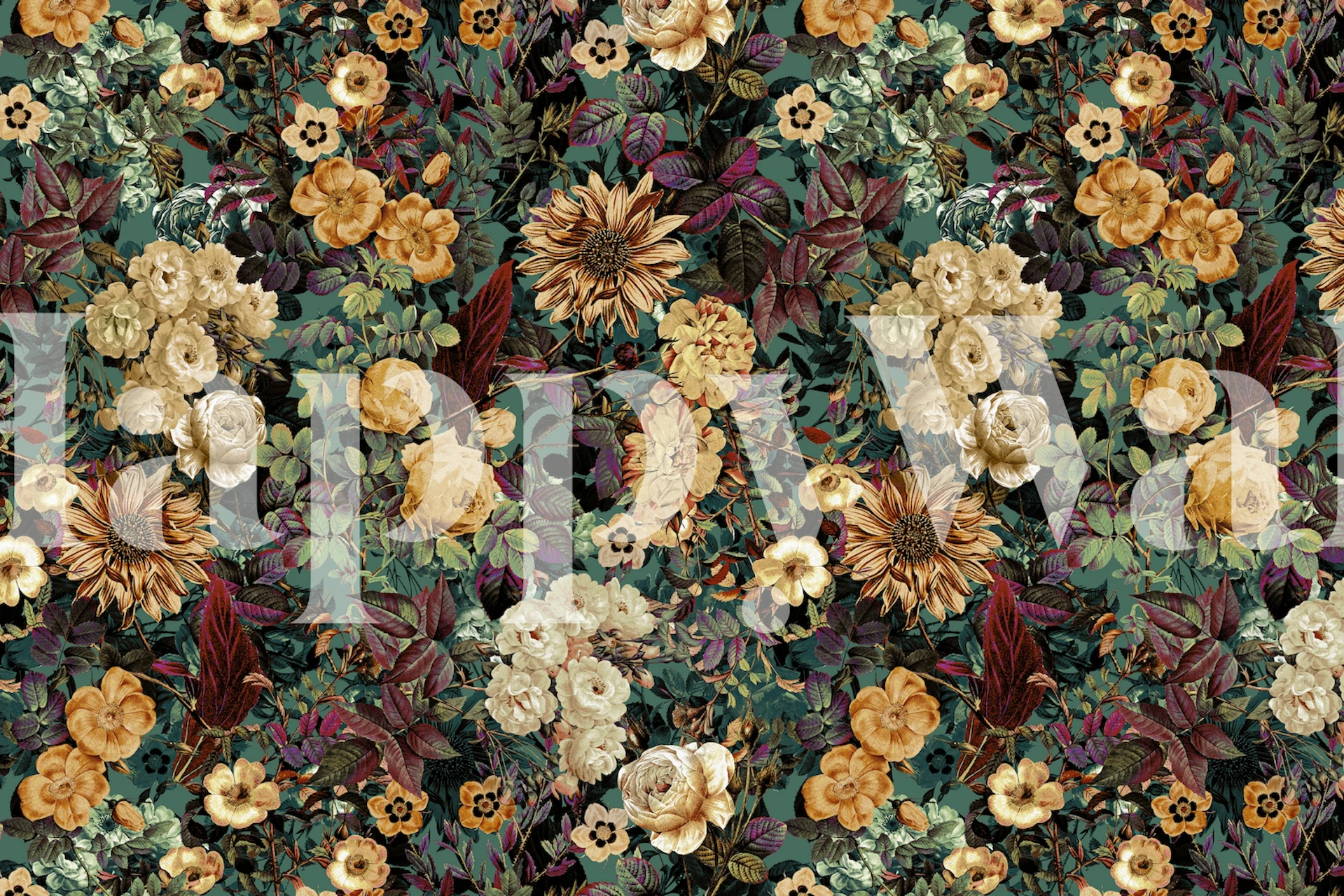 Carta da parati floreale Isolated Blooms con uno sfondo scuro e un mix di fiori color crema e oro.