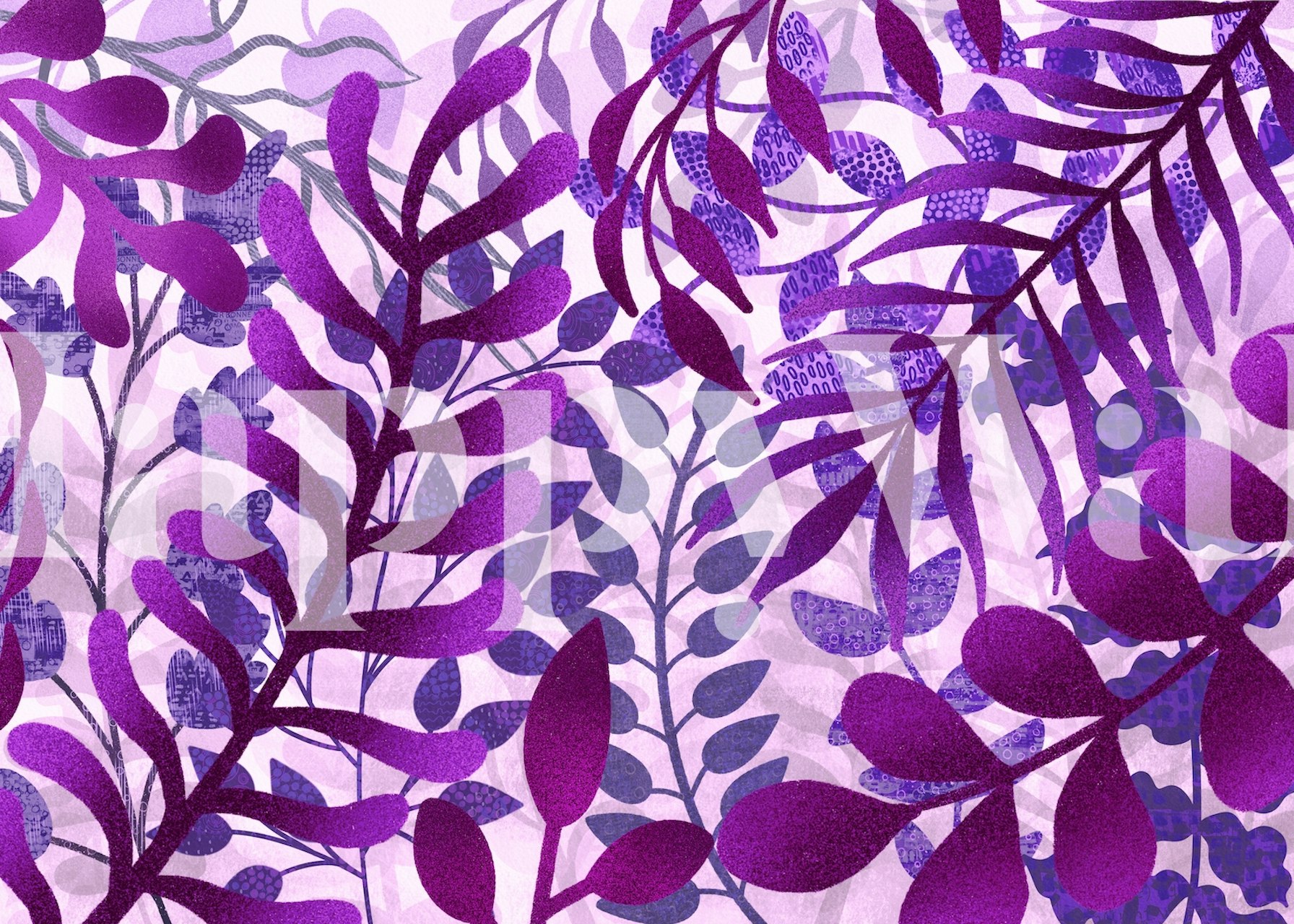 Carta da parati a motivi di foglie viola in una stanza