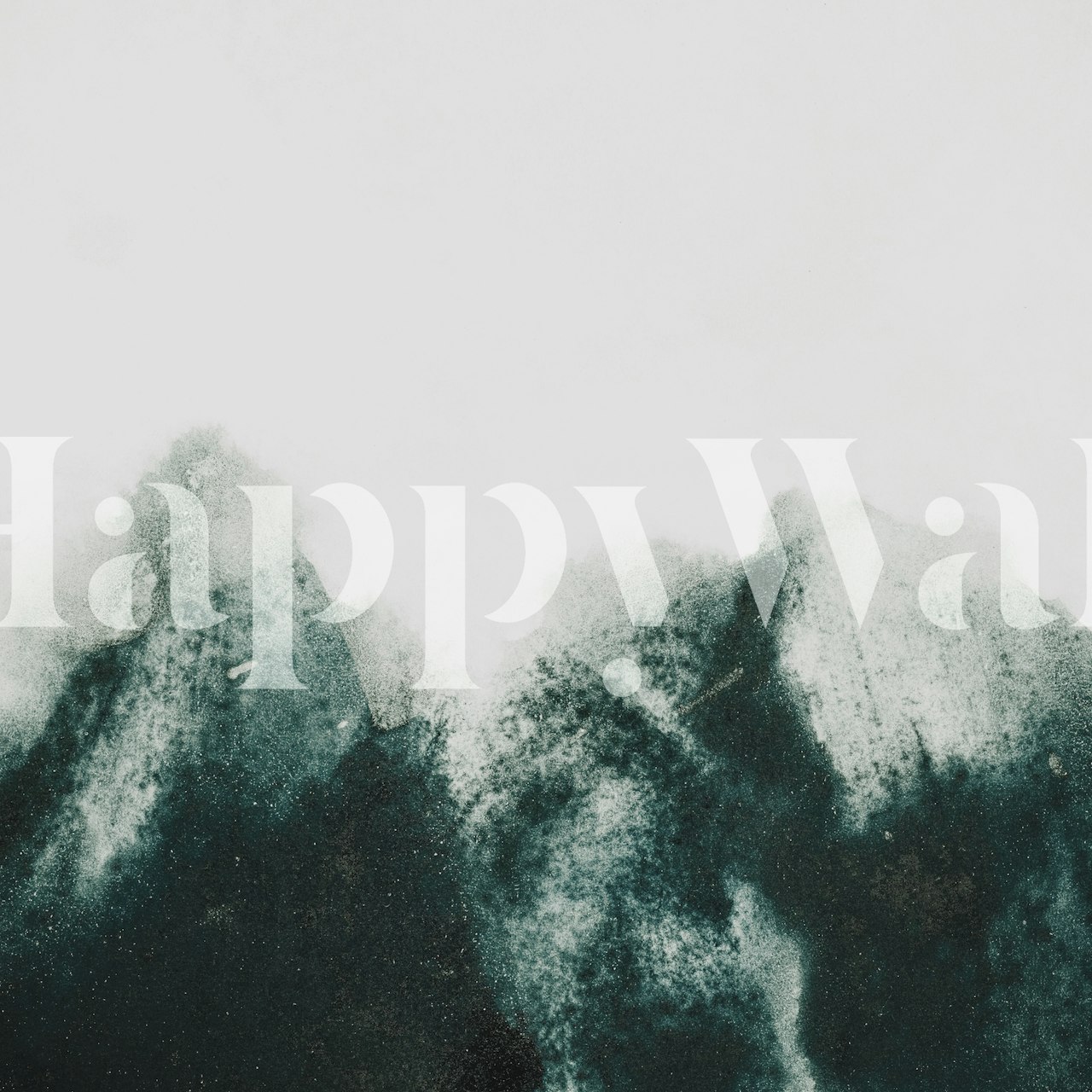 Dimmig bergsvägg mural med nyanser av grått och vitt, som skapar en lugn atmosfär.