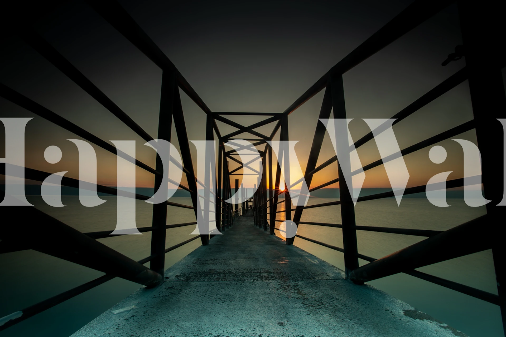 Papier peint NewHorizon avec un quai au coucher du soleil