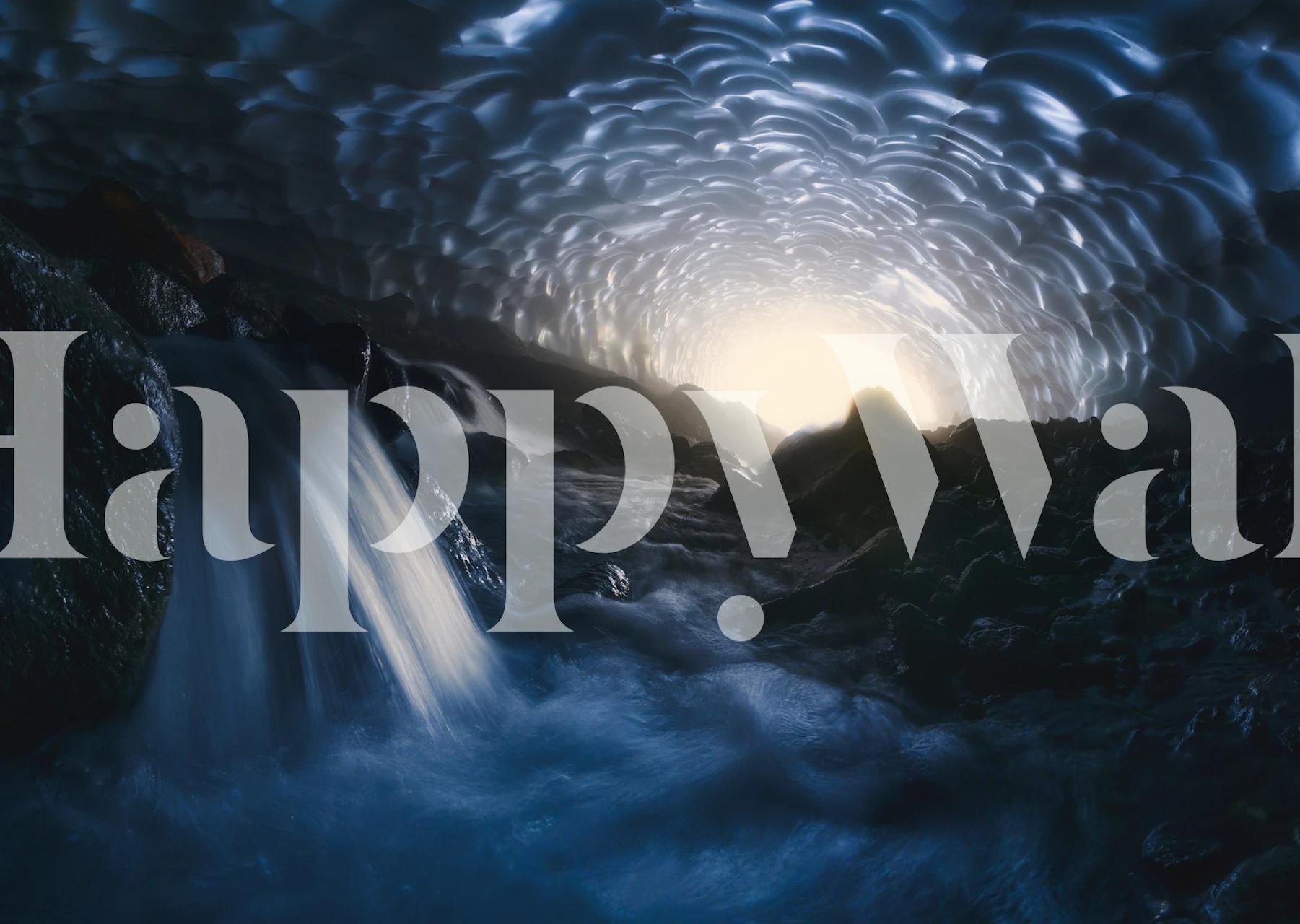 Sollys filtrerer gennem en hvirvlende bølge i Magic of Kamchatka vægmaleri