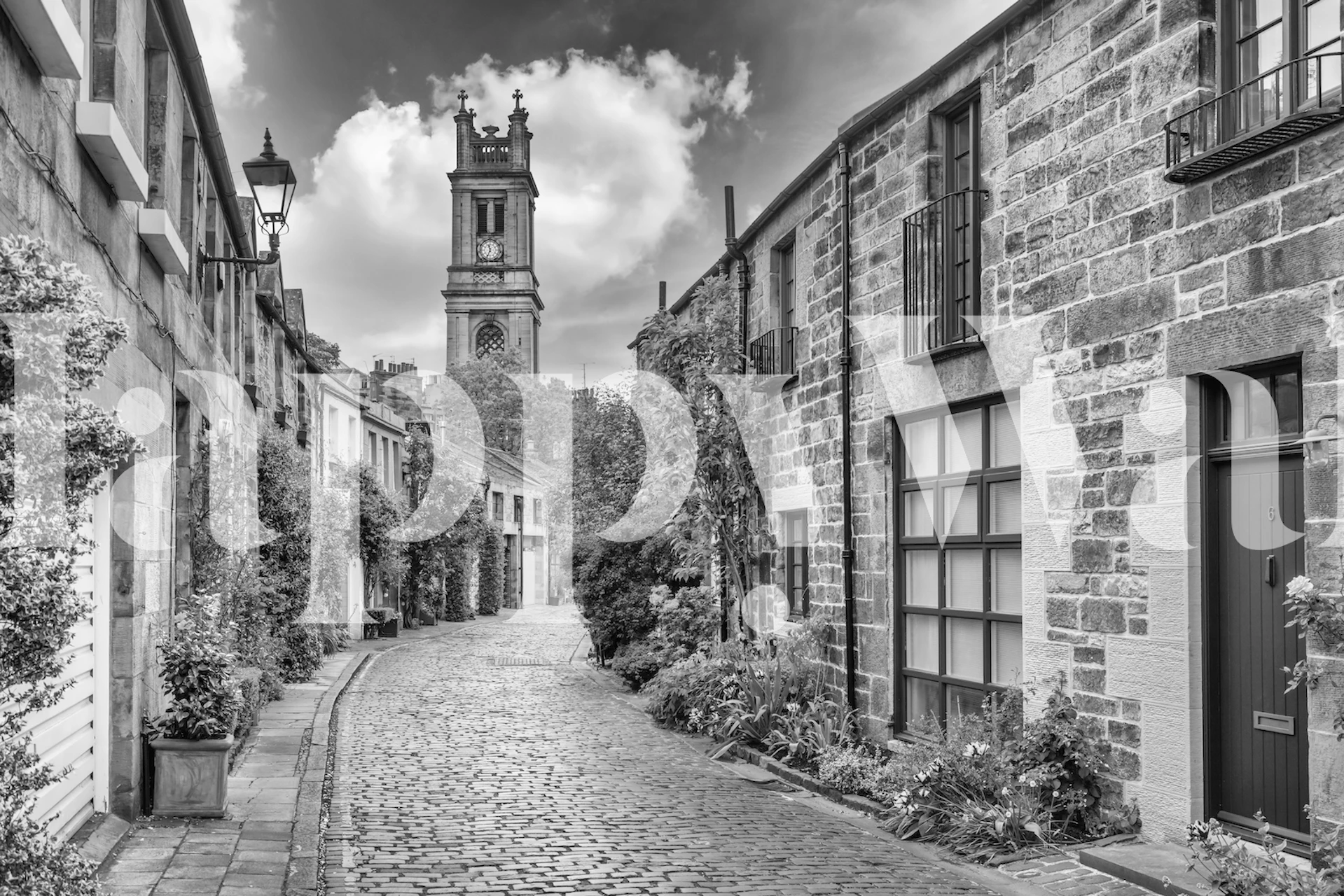 Edinburgh Circus Lane - Zwart-Wit Fotobehang Met Een Serene Geplaveide Straat Met Historische Gebouwen