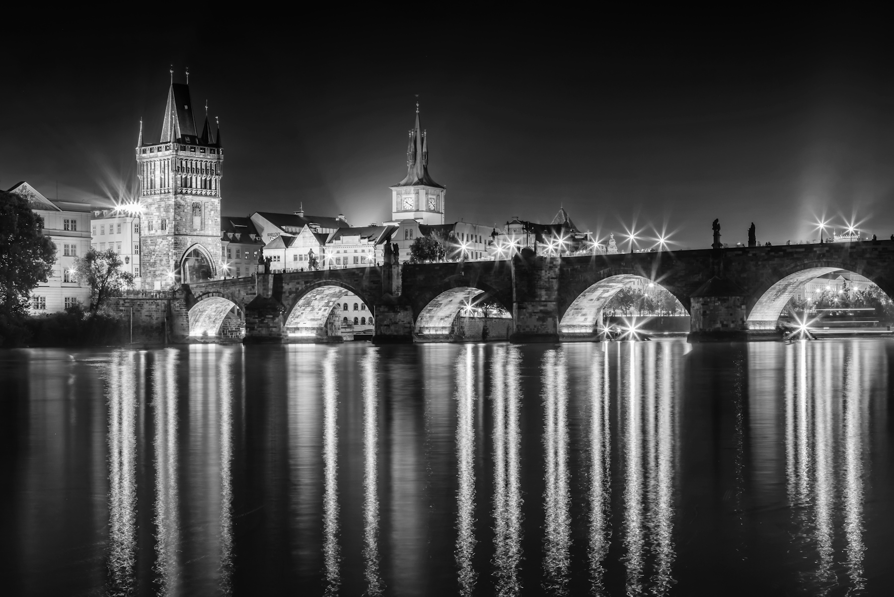 Night impression of Charles Bridge in Prague wallpaper | Happywall