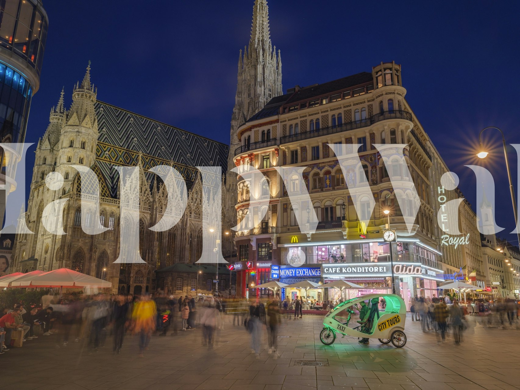 Kveldsstemning på Stephen's Square med bylys og historiske bygninger i et veggmaleri