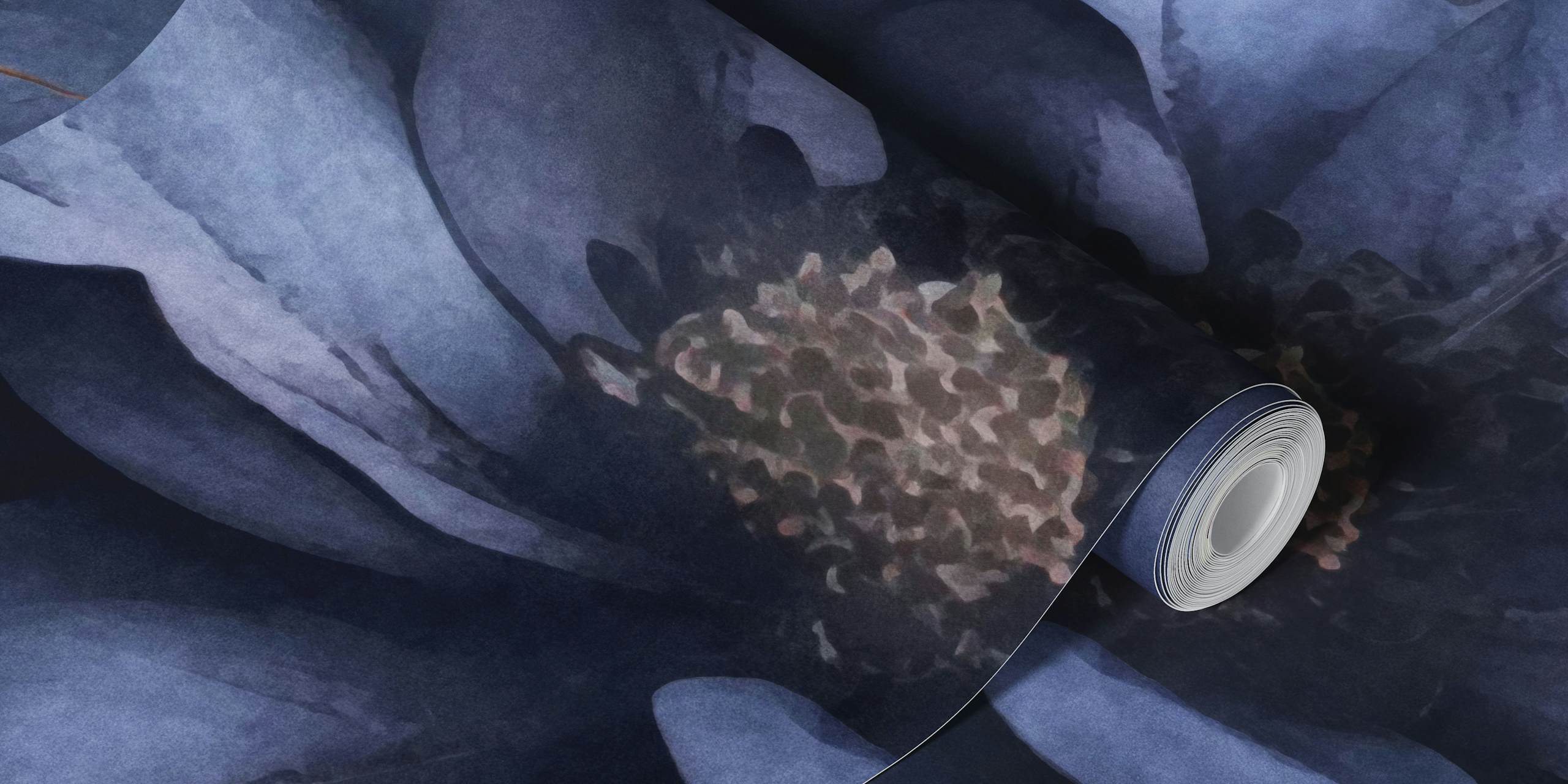 Modrý květinový design tapety v místnosti