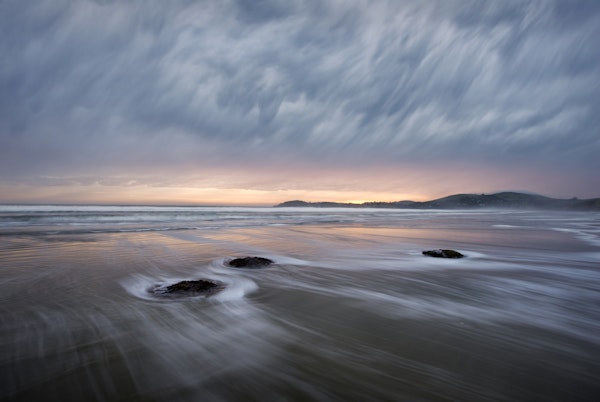 Windy dawn at Koekohe beach
