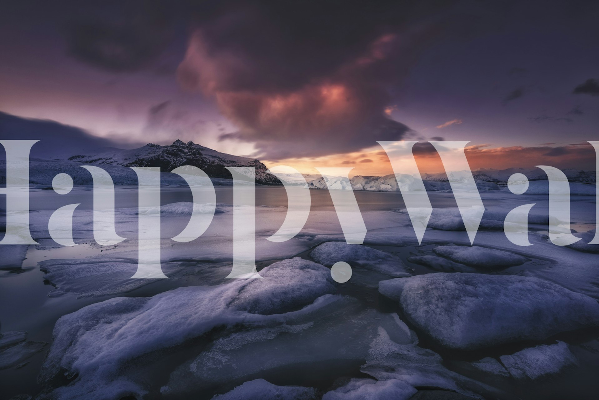 Iskolde landskab i tusmørket med glødende horisont forbereder sig på stjerneklar nattehimmel