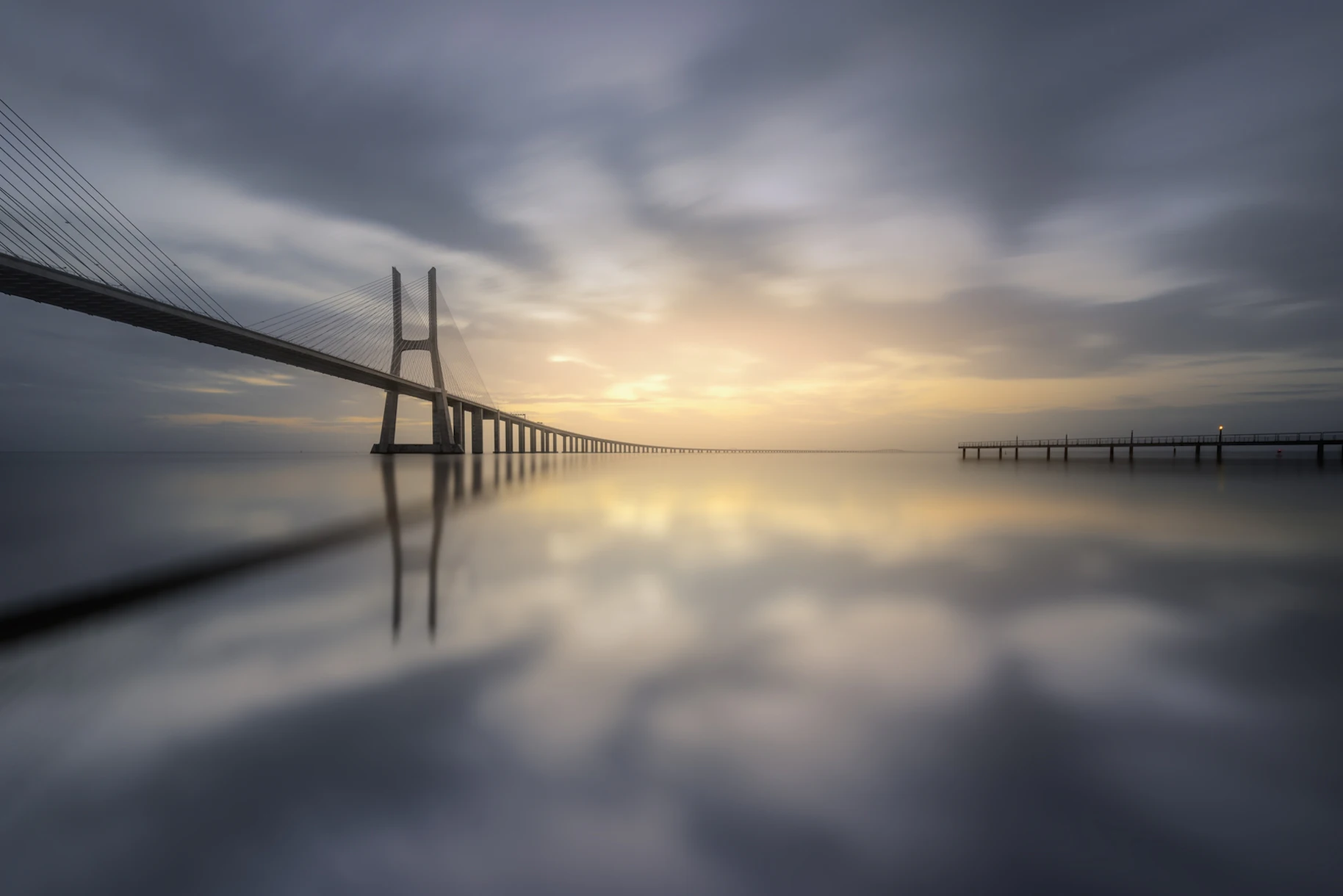 Mirroring Wallpaper | Stylish and Unique Wallpaper | Happywall