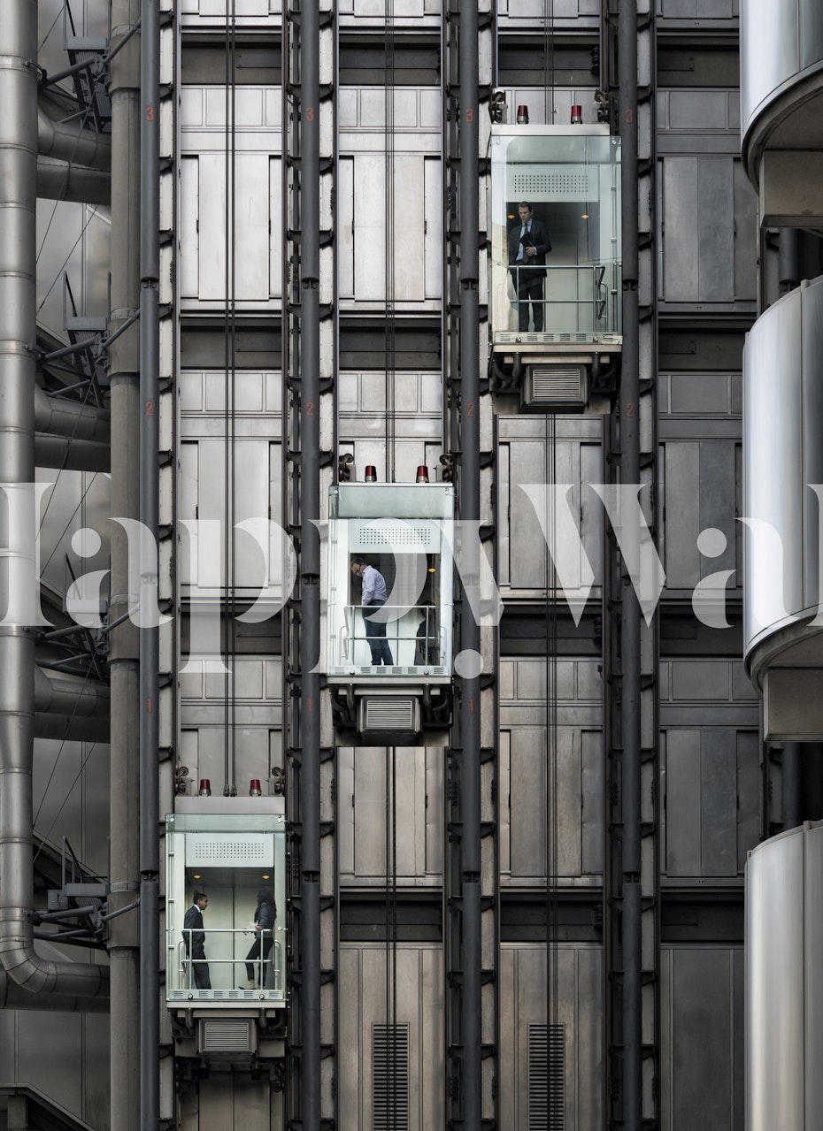 Tres en raya wallpaper displayed in a room