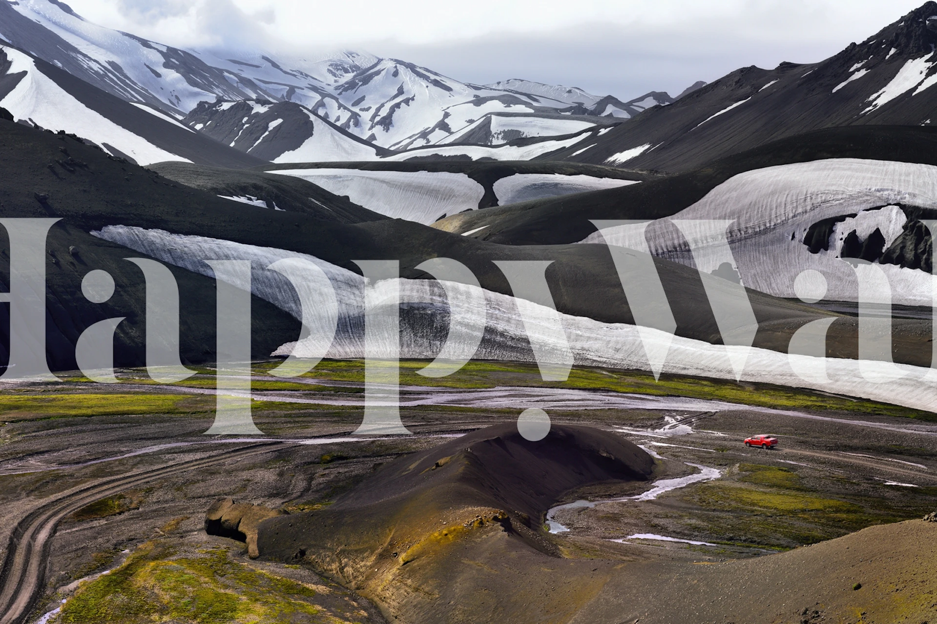 Discoverer wallpaper showcasing mountain landscapes