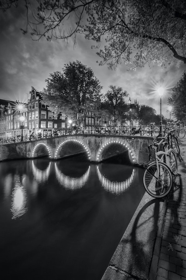 AMSTERDAM Idyllic monochrome nightscape