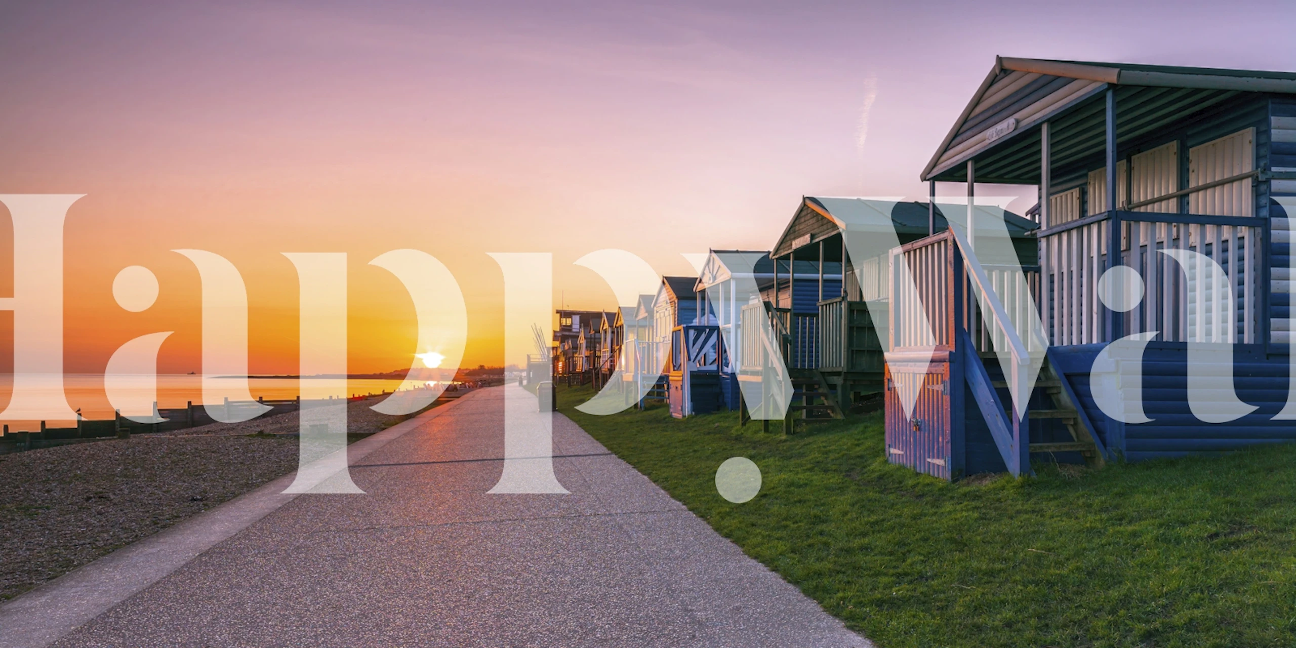 Sunset Glow on Beach Huts Tapete in einem Raum