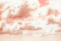 Pastel Tan Blush Peach Sunrise Clouds tapete