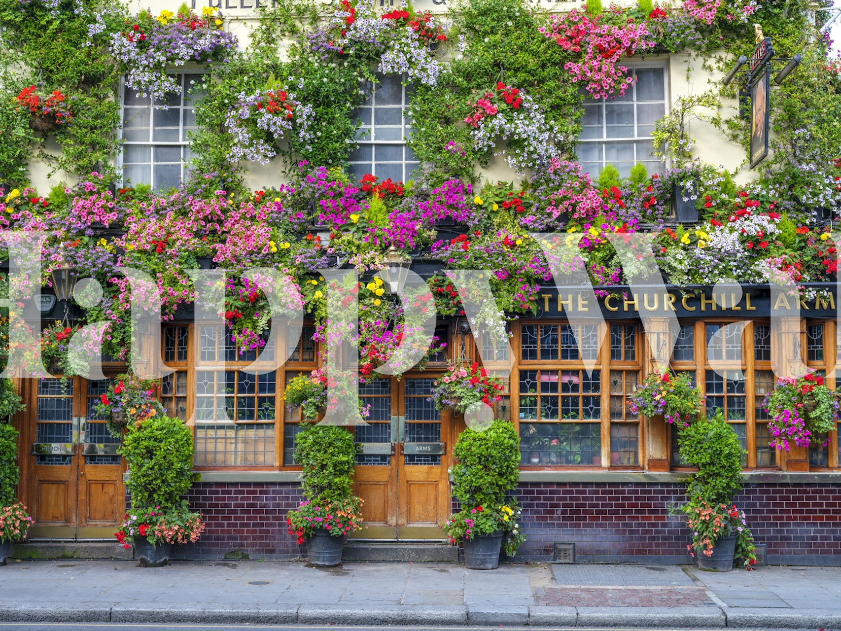 Churchill Arms Pub wallpaper in a bright room