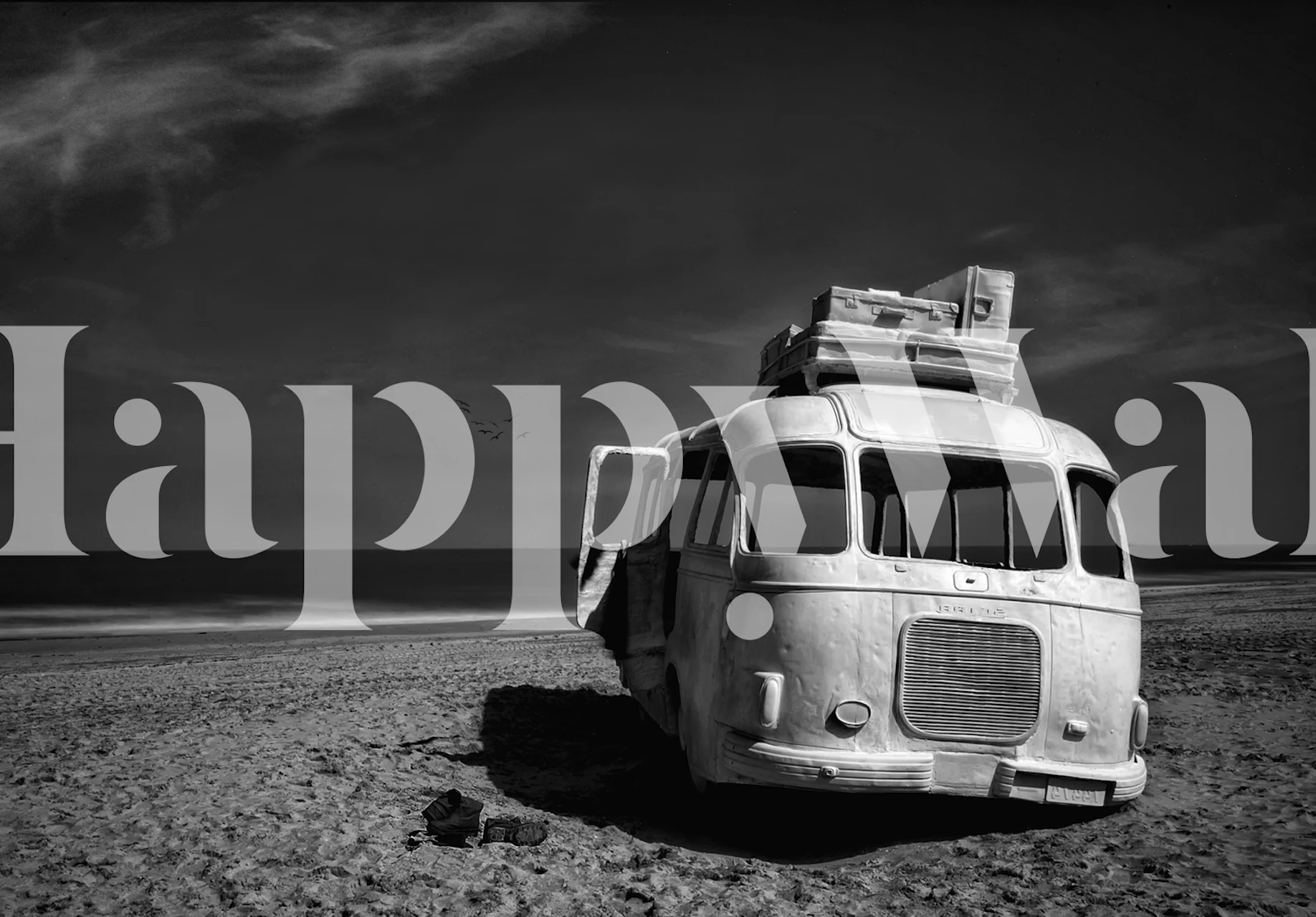Beached Bus wallpaper in un ambiente
