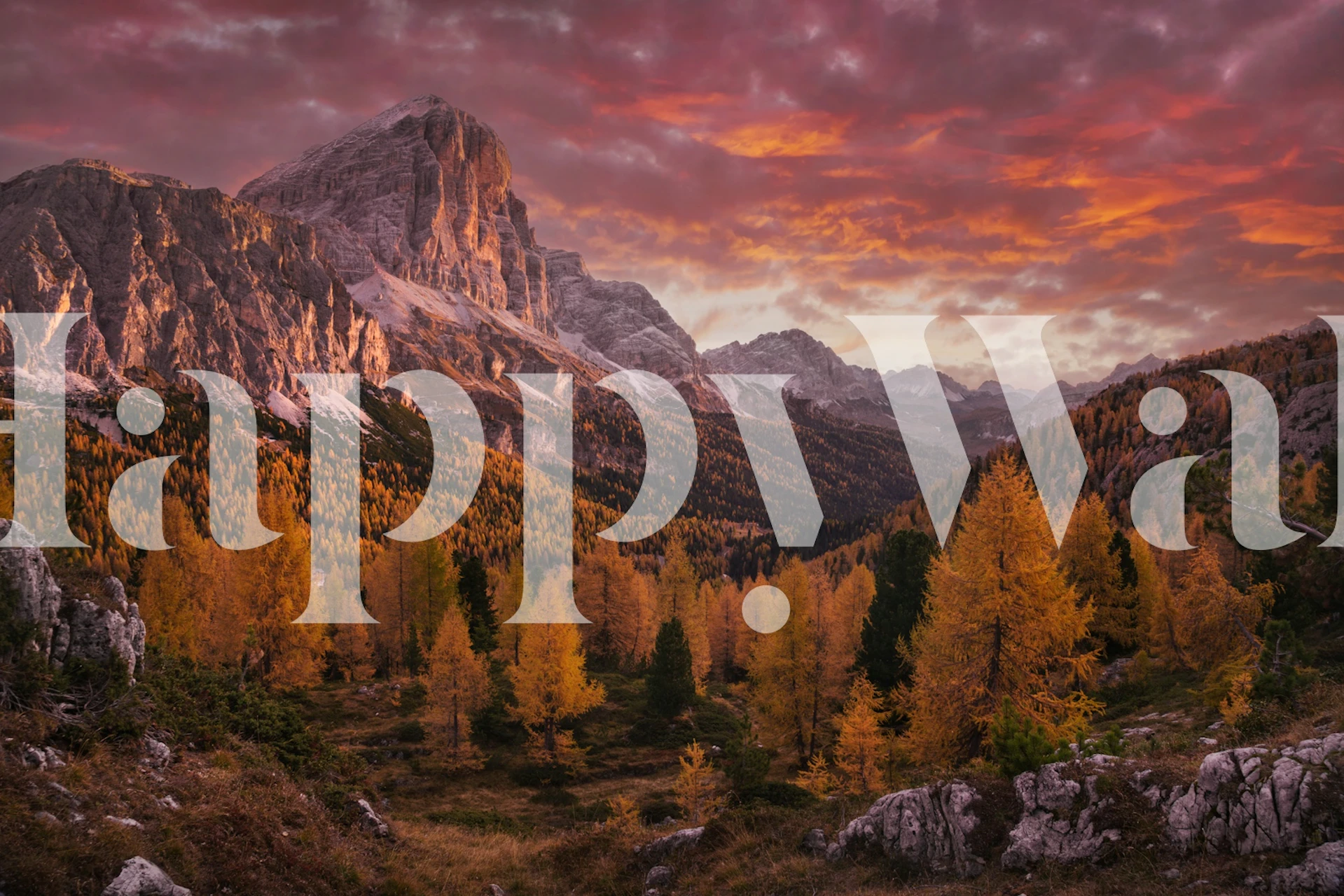 Dolomites tapet med efterårslandskab