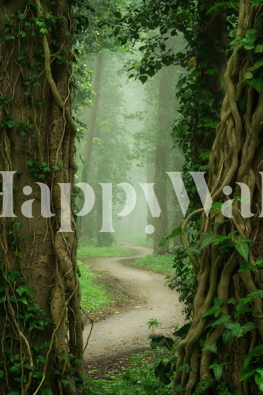 Fototapeta leśna ścieżka z pniami drzew i zielenią