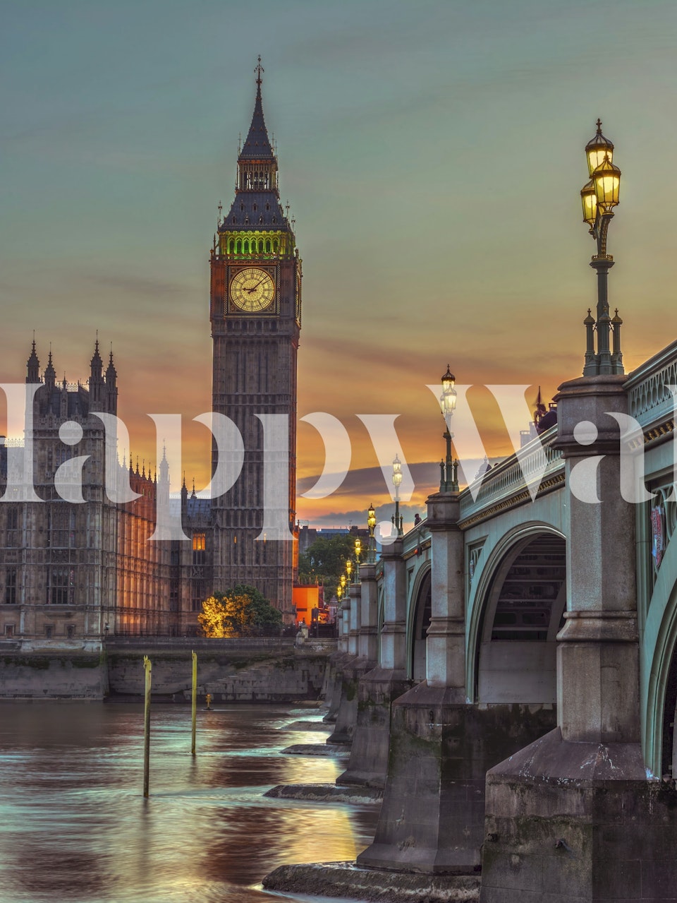 Clock Tower tapet i et stilfullt rom