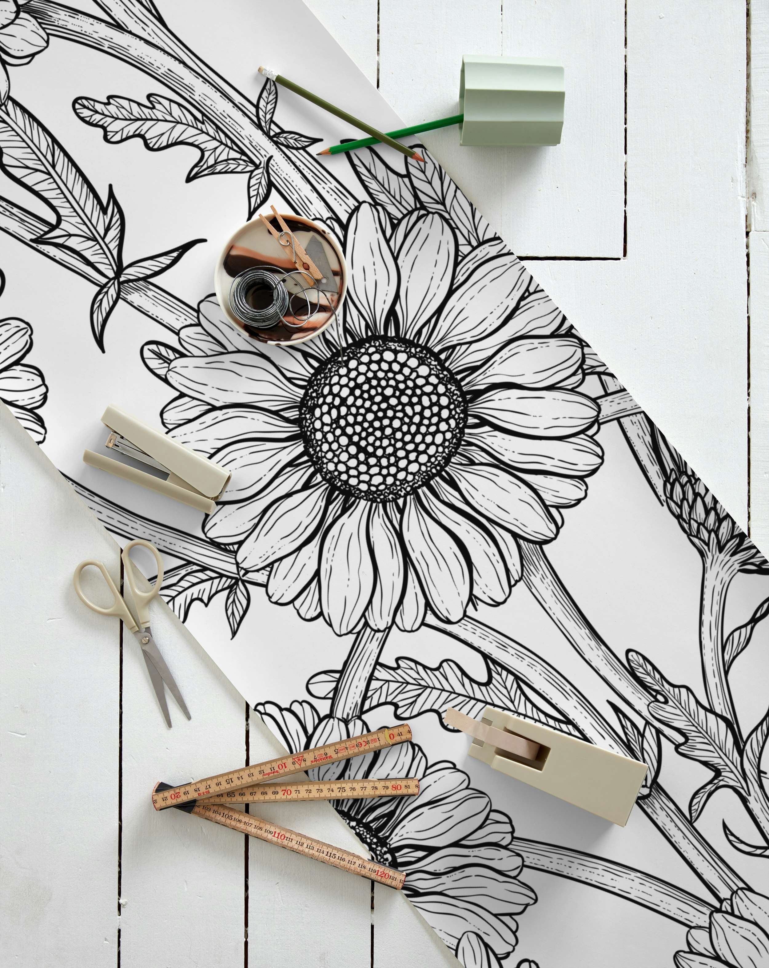 Daisies black and white tapet roll