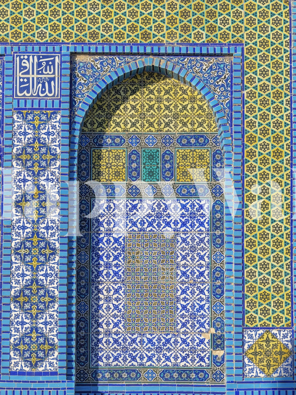 Artistic Heritage wallpaper design in a room