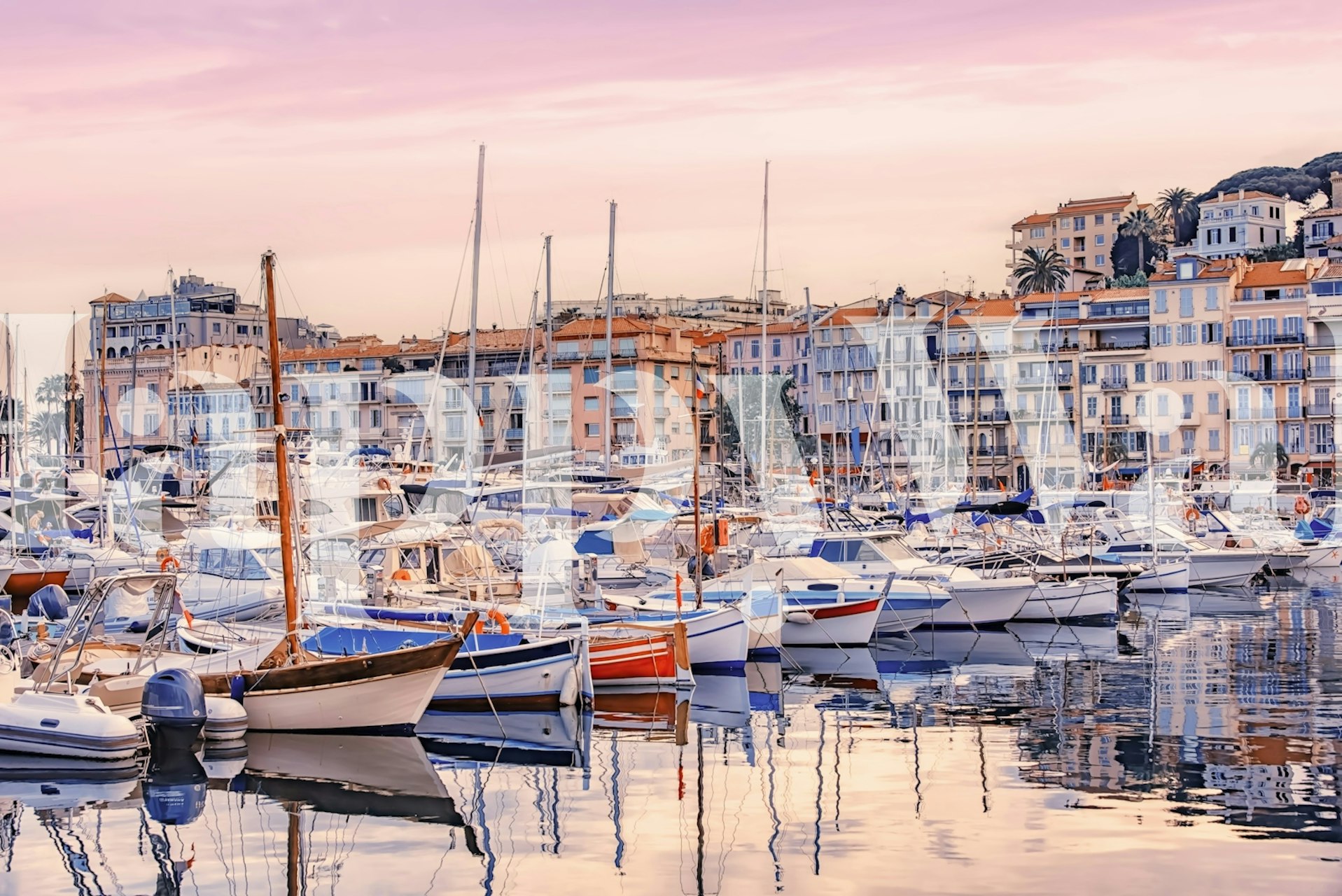 Tapeta zobrazující přístav v Cannes