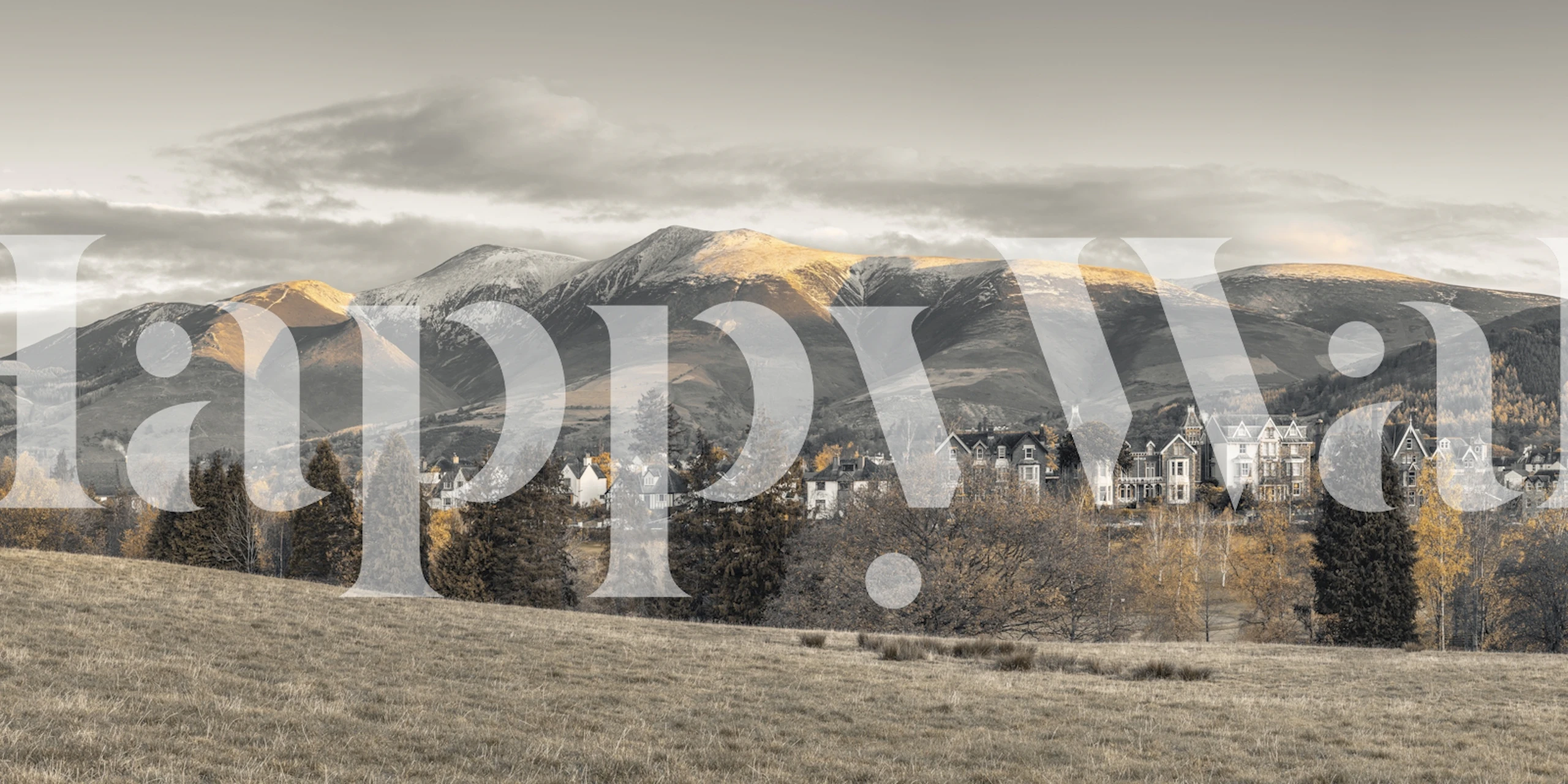 Black and white mountainscape wallpaper featuring hills and trees