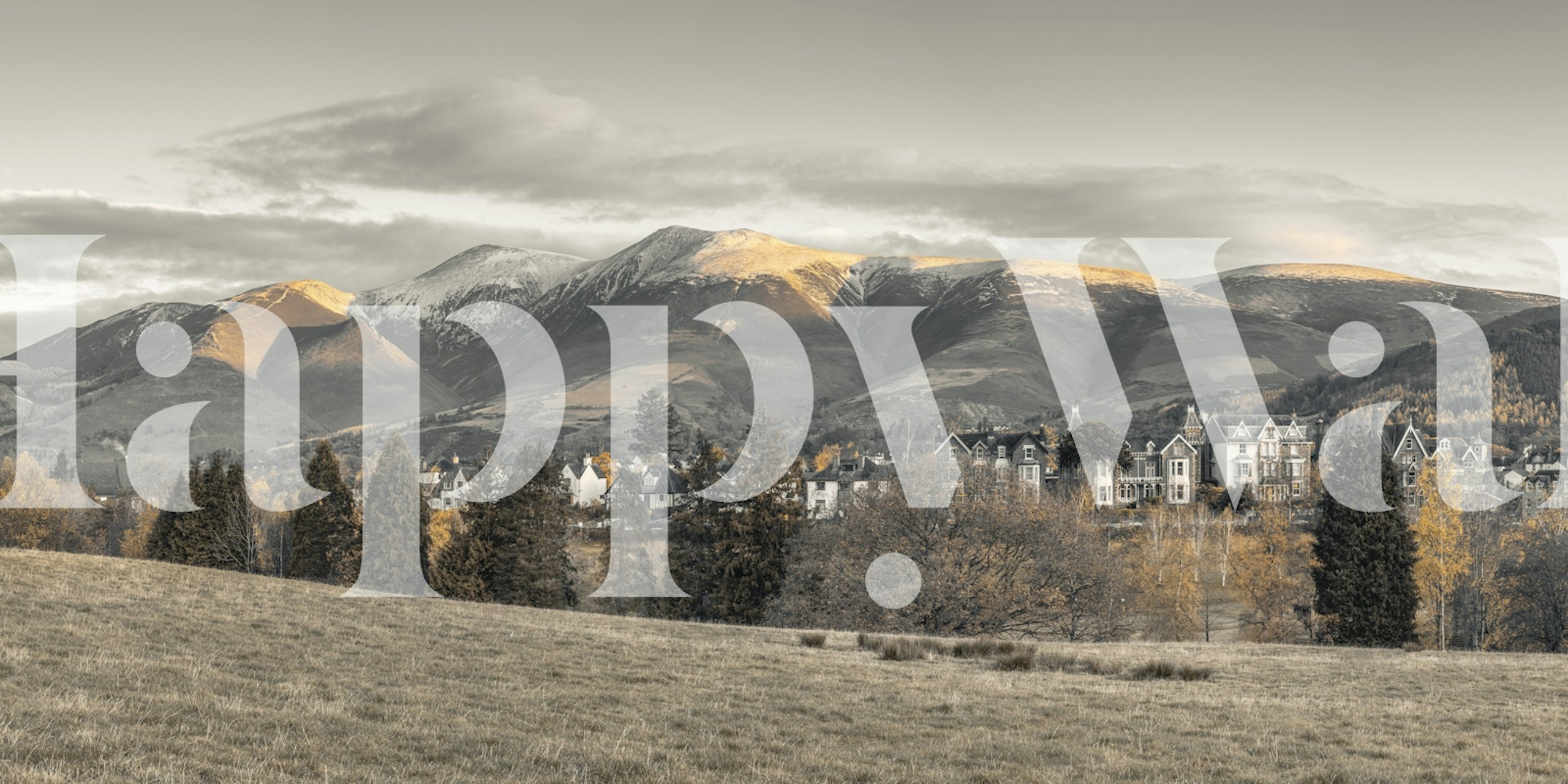 Black and white mountainscape wallpaper featuring hills and trees
