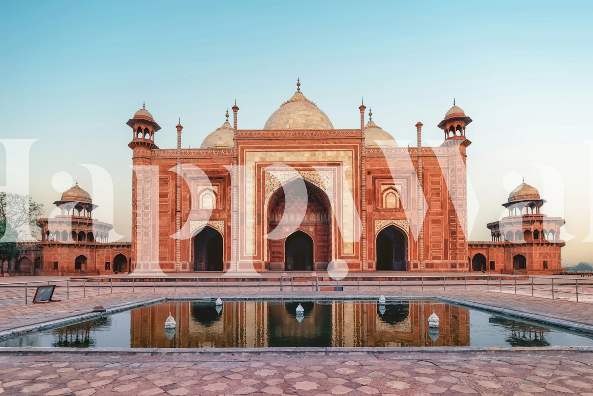 Tapeta Main Gate wyświetlana w pokoju