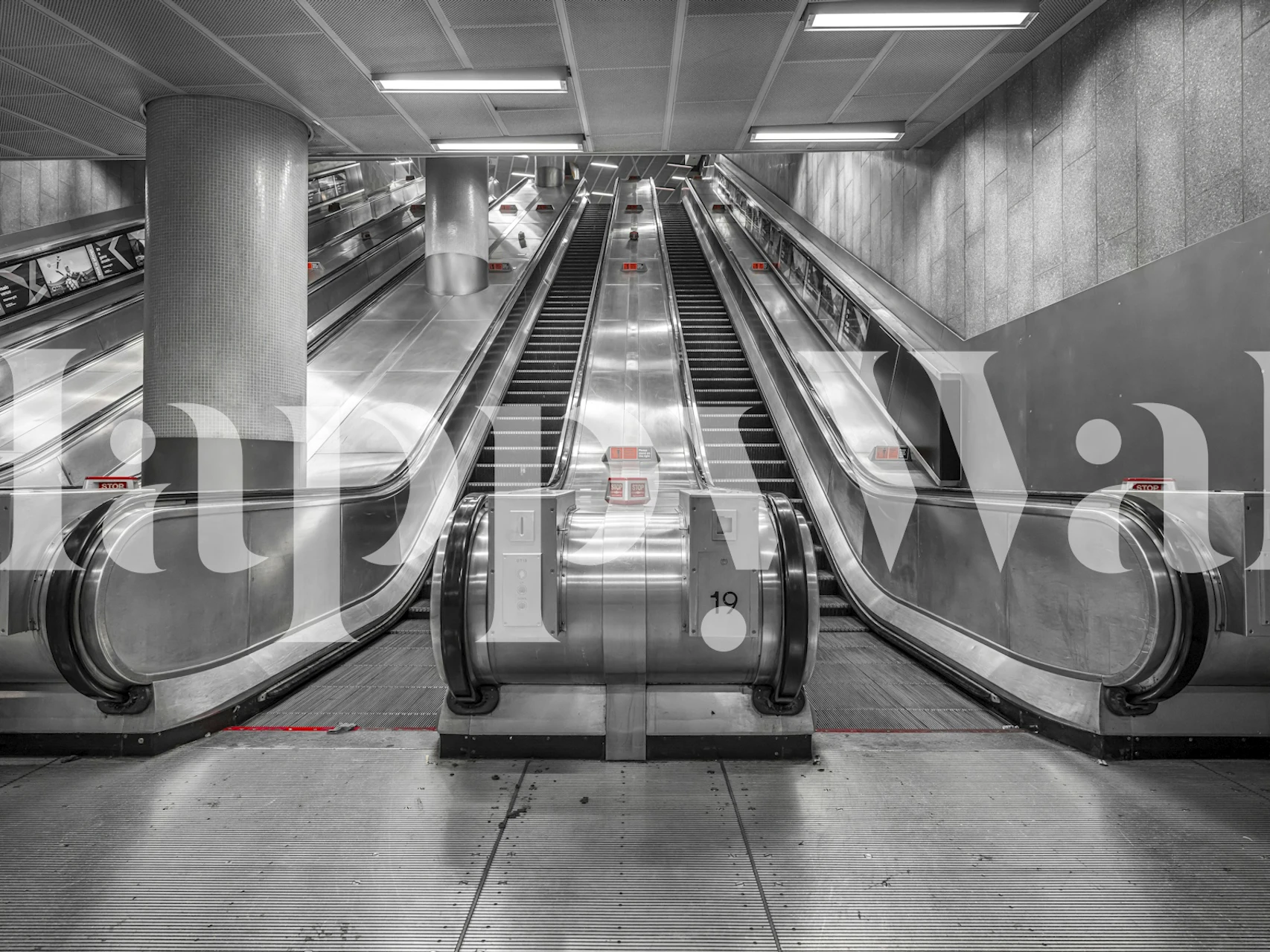 Papel pintado Urban Escalators en un interior moderno