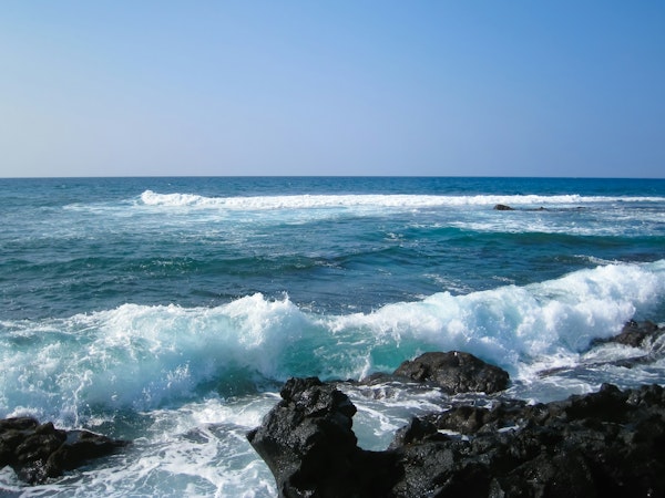 Hawaii Rocky Shore Breeze